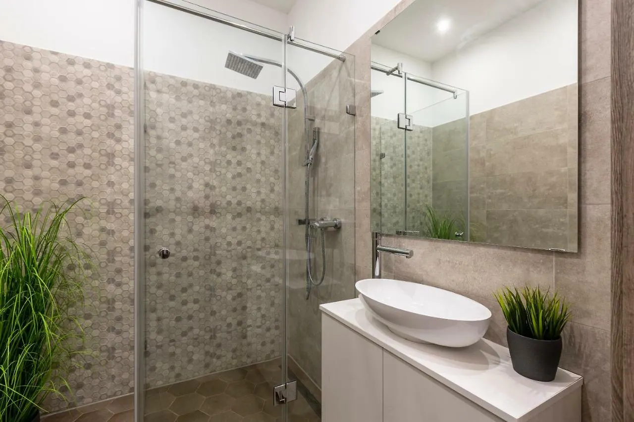 Deluxe Downtown Home 2 Bedrm, 2 Bathrm Budapeszt